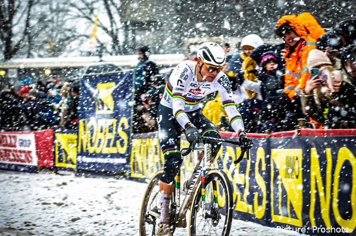 Mathieu van der Poel riding alone in the lead of the 2026 Exact Cross Mol