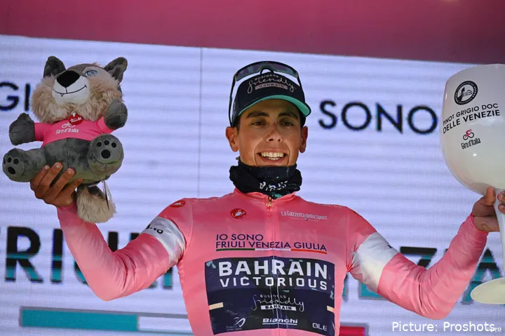 Afonso Eulálio in pink jersey
