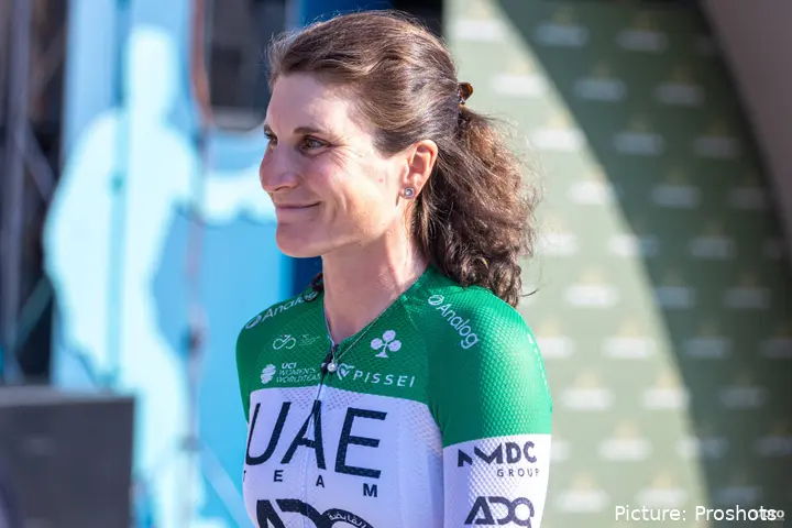Elisa Longo Borghini vor dem Start.