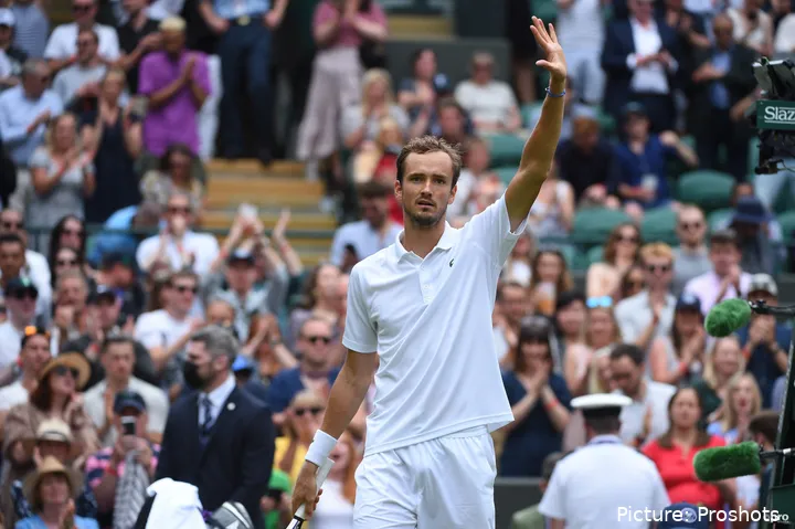 Daniil Medvedev into Round 3 of Wimbledon 2024 despite the first tiebreak