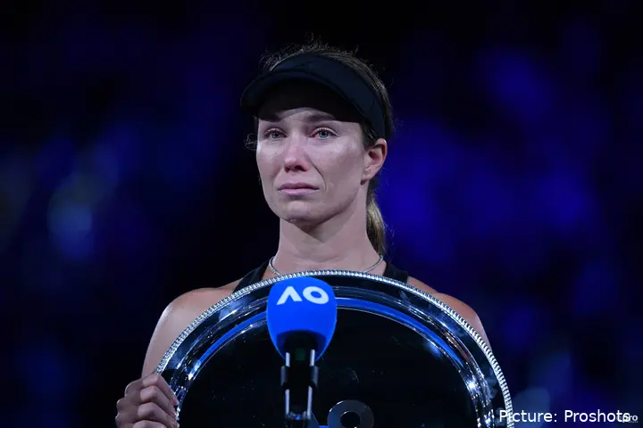 Danielle Collins holding the runner-up trophy at 2022 Australian Open.