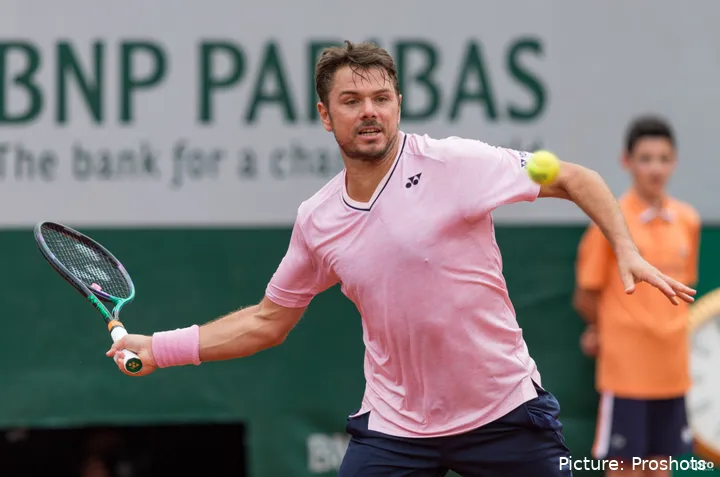 Stan Wawrinka lining up a forehand