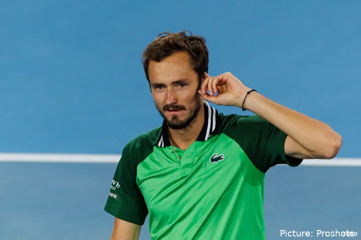 Medvedev verhöhnt die Zuschauer bei den Australian Open 2024