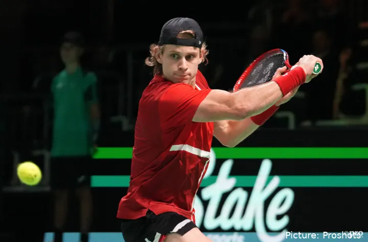 Zizou Bergs in full flight at the Davis Cup Finals.