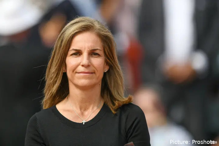 Arantxa Sánchez-Vicario on court at Roland Garros.