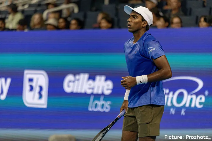 Nishesh Basavareddy en la línea de fondo durante el Abierto de Acapulco 2025