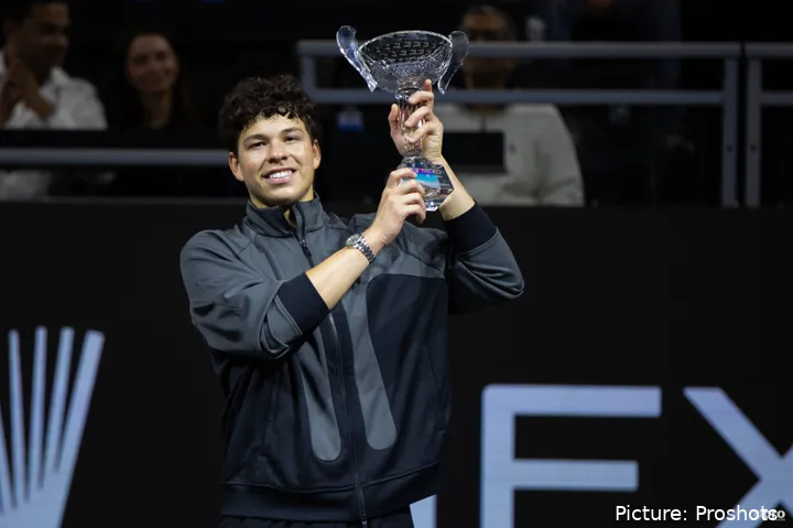 Ben Shelton with his Dallas Open trophy