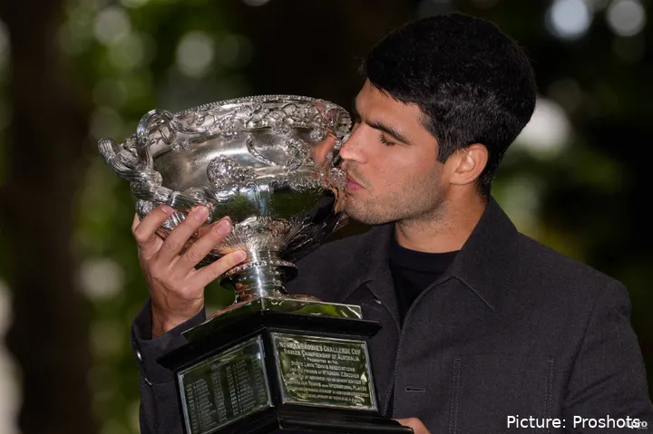 carlos-alcaraz-australian-open-trophy