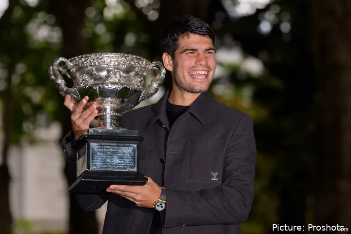 carlos alcaraz trofeo australian open