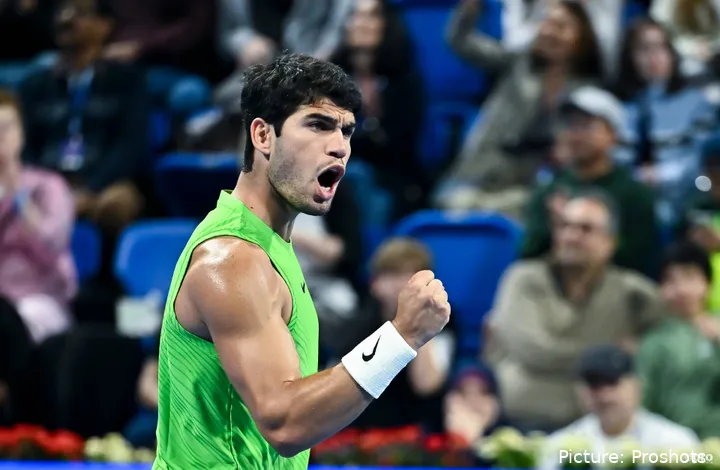 Carlos Alcaraz celebra un punto en el Qatar Open 2026