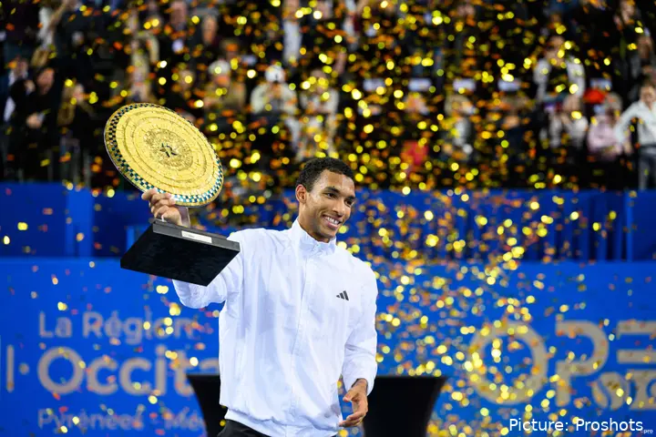 Felix Auger-Aliassime lifts the trophy at Open Occitanie 2026.