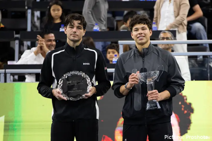 taylor-fritz-and-ben-shelton-after-dallas-open-final-trophies