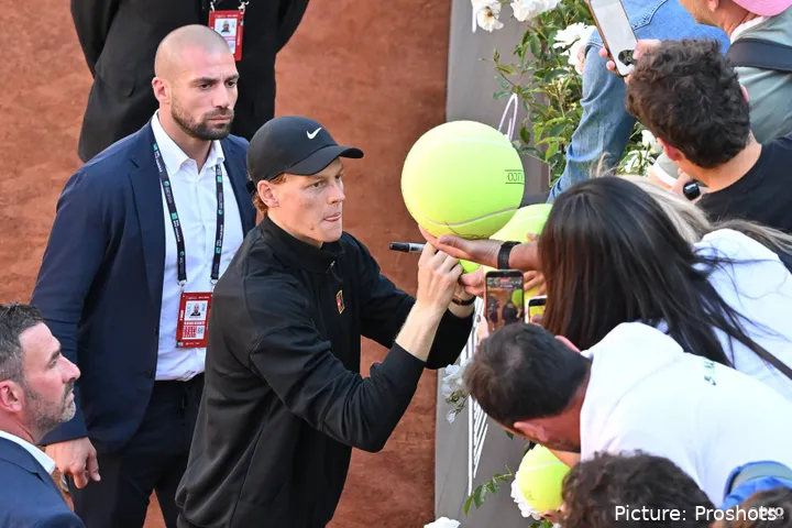 jannik-sinner-autograph-rome-open-2026