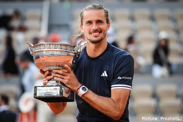 alexander-zverev-roland-garros-trophy