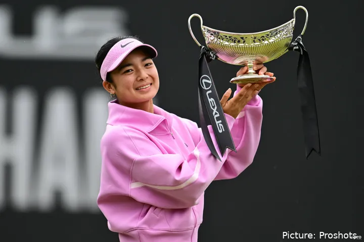 alexandra-eala-birmingham-open-classic-trophy