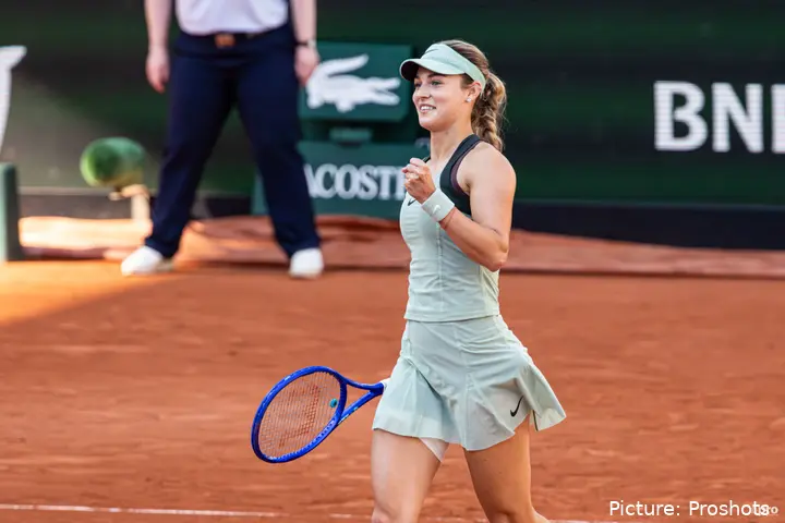 Anna Kalinskaya through.