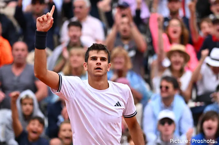 Rafael Jodar raises his right arm and points his finger to the sky while celebrating a point.