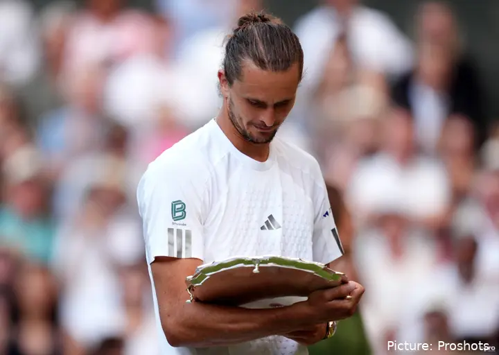 alexander-zverev-wimbledon-trophy-2026