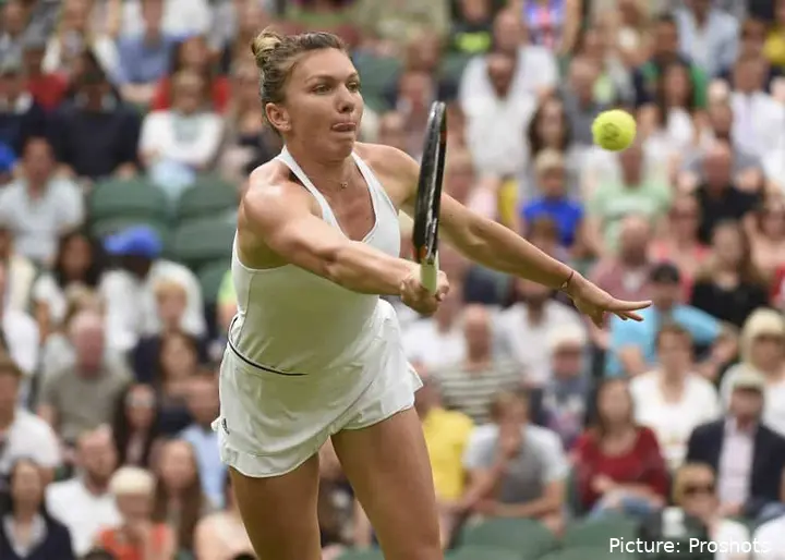 Simona Halep executes a forehand during Wimbledon 2016.