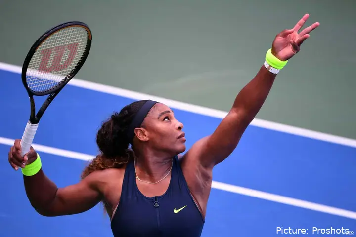 Serena Williams in service position