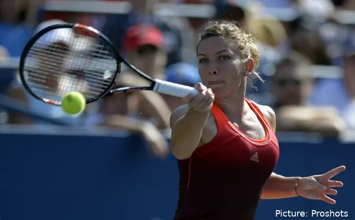 Simona Halep hitting a forehand