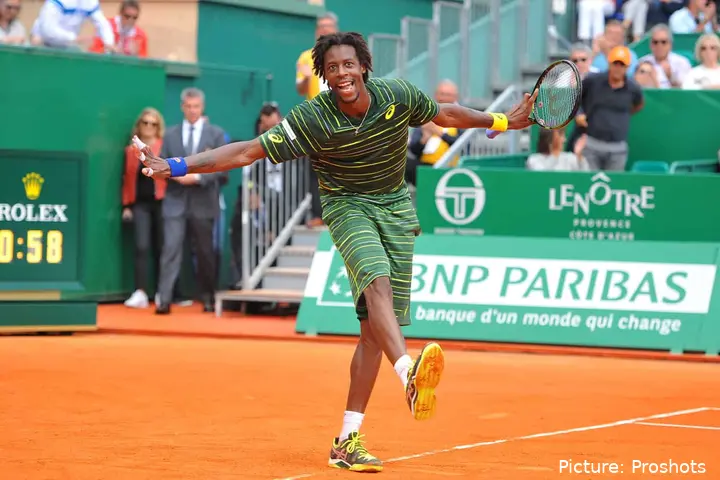 Monfils extends his arms and smiles at the camera at the Monte-Carlo Masters 2015
