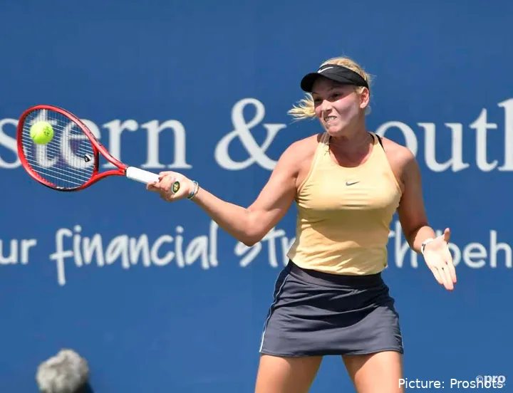 Donna Vekic hitting a forehand