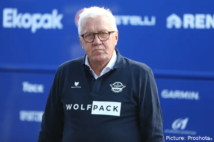 Patrick Lefevere in een trui van The Wolfpack