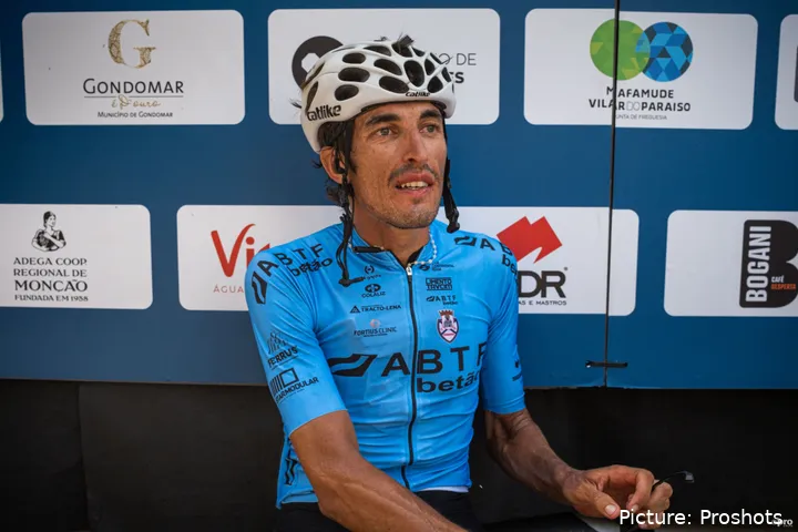 Carvalho's paspoortafwijkingen betroffen ook de jaren bij Feirense - Beeceler. @Proshots&nbsp;