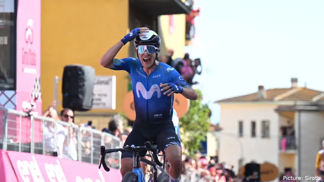 Pelayo Sánchez celebrando su victoria de etapa en el Giro de Italia 2024