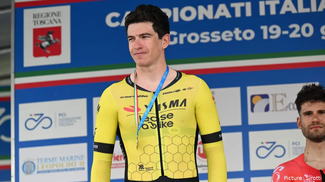 Affini, con una medalla y el maillot del Team Visma | Lease a Bike