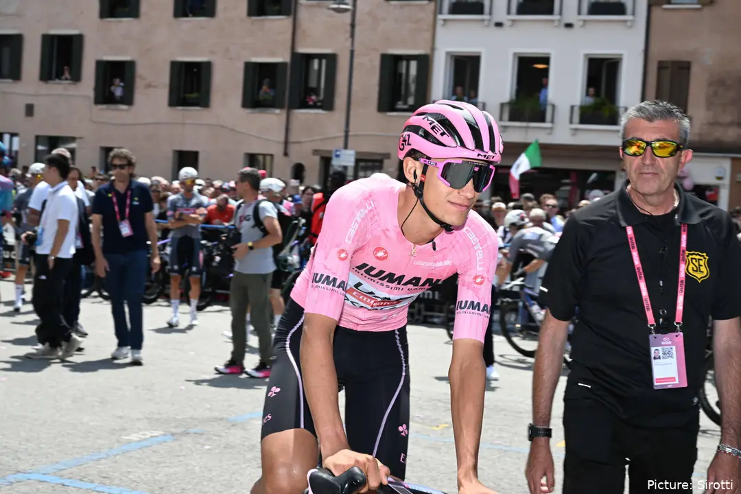 Isaac del Toro es el líder del Giro de Italia 2025 tras 15 etapas