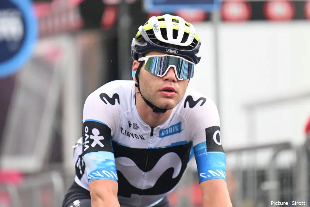 Lorenzo Milesi, en una carrera con Movistar Team durante la temporada 2025
