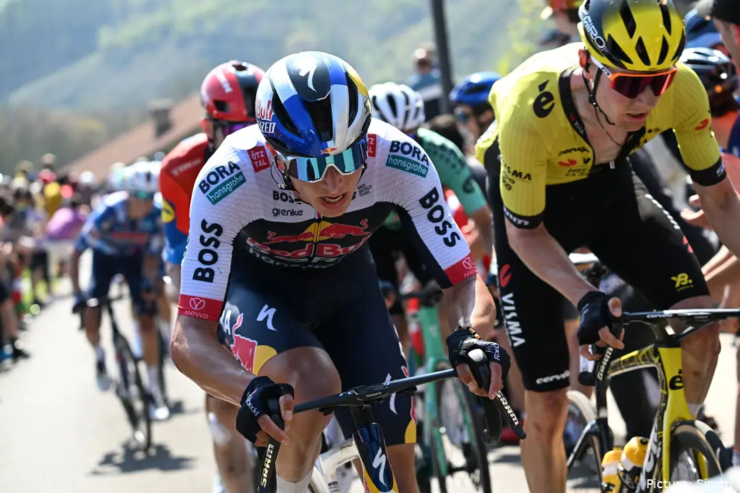 Florian Lipowitz sufrió una dura caída en la etapa 2 de la Vuelta a Alemania 2025