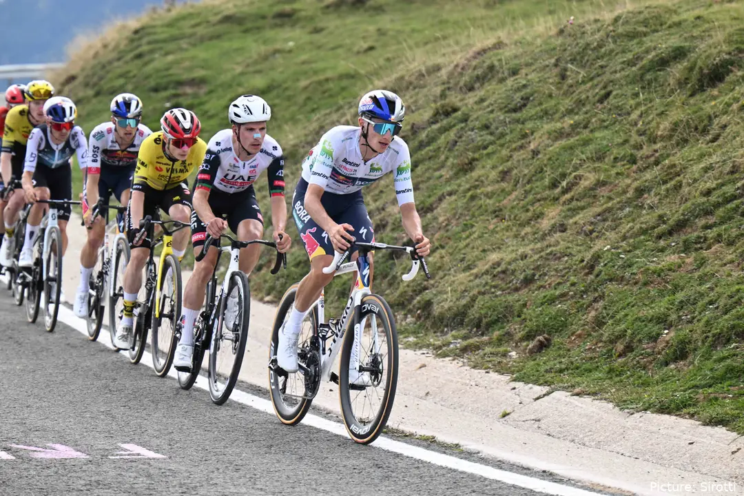 Giulio Pellizzari fue el mejor joven de la Vuelta a España 2025 hasta la etapa 20