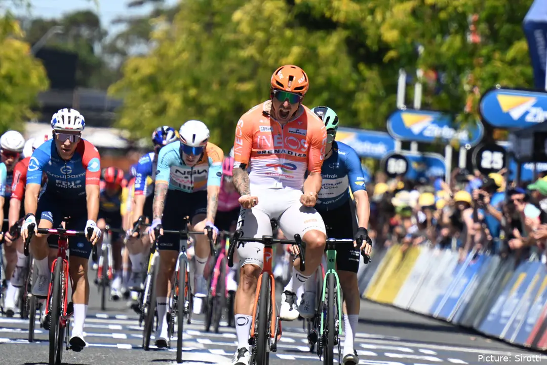 Sam Welsford, ganando en el Tour Down Under para INEOS