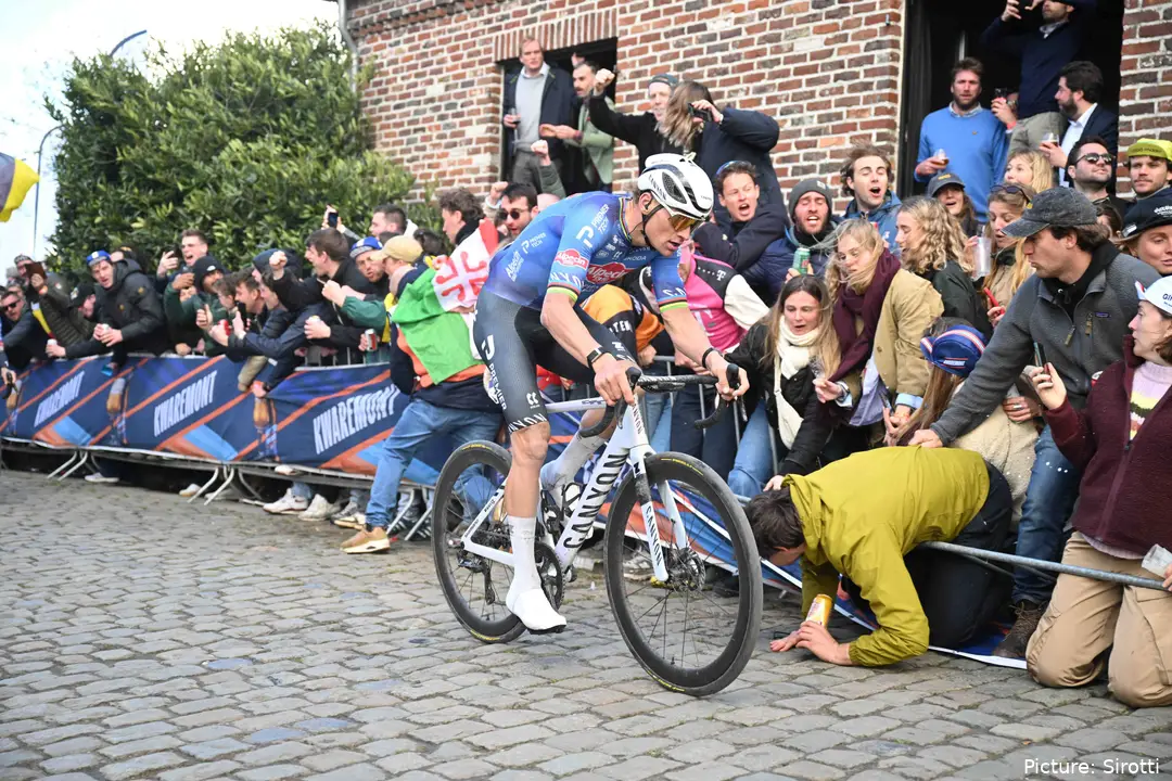 Mathieu van der Poel, en el Tour de Flandes 2026