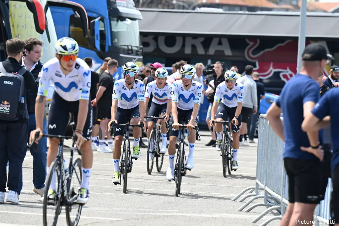 Movistar Team, en el Giro de Italia 2026.