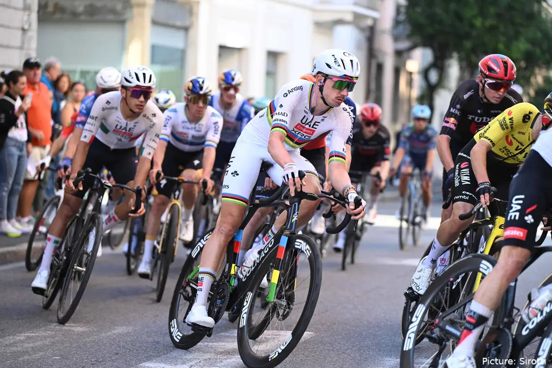 Brandon McNulty en acción en Il Lombardia 2026