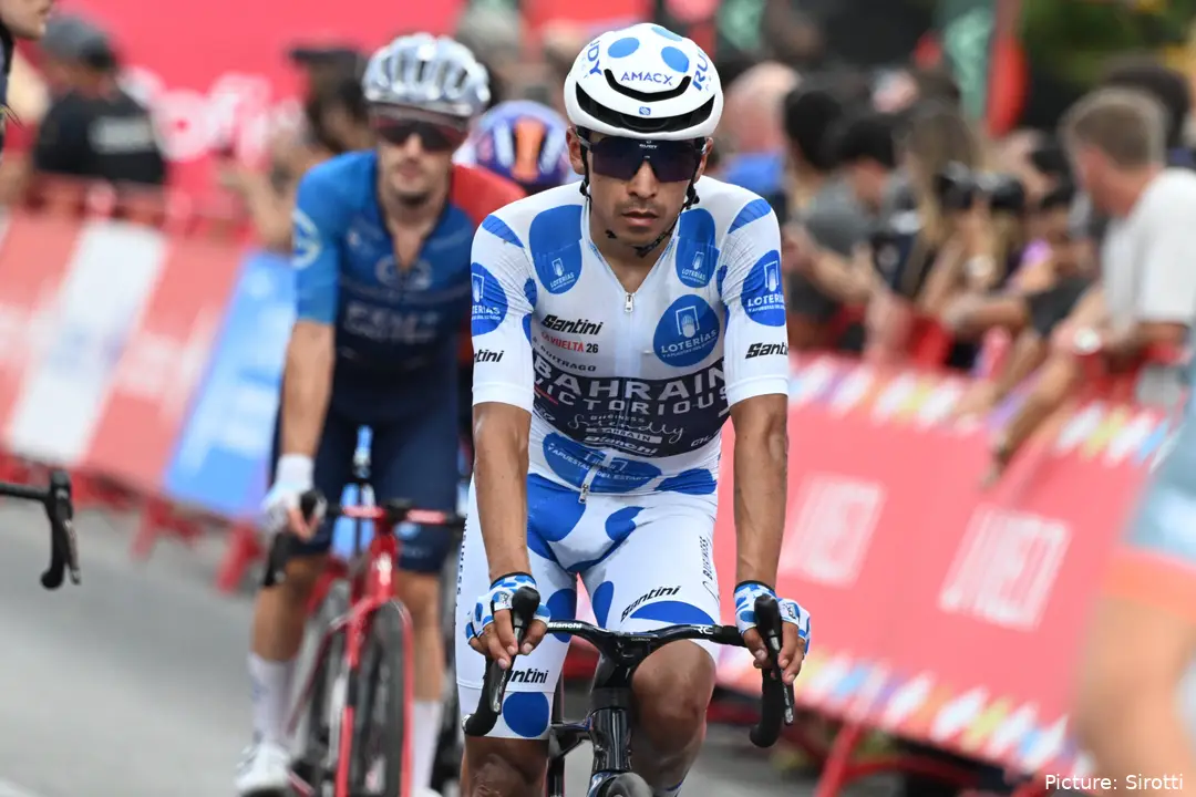 Santiago Buitrago cruza la meta en la Vuelta a España 2026