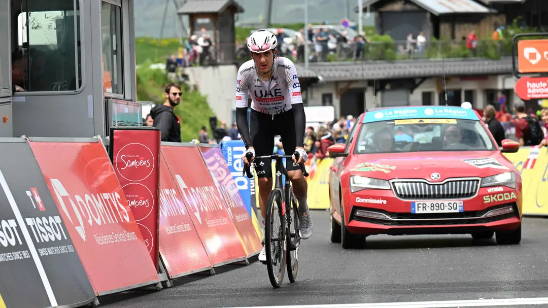 Marc Soler foi surpreendido no sprint intermédio pelo ataque de van Aert