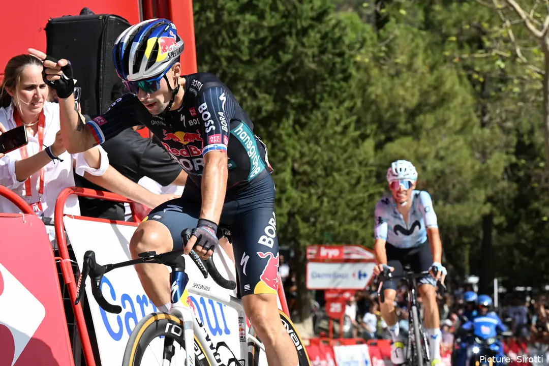 Primoz Roglic teve um dia brilhante e ganhou tempo a toda a concorrência direta<br>