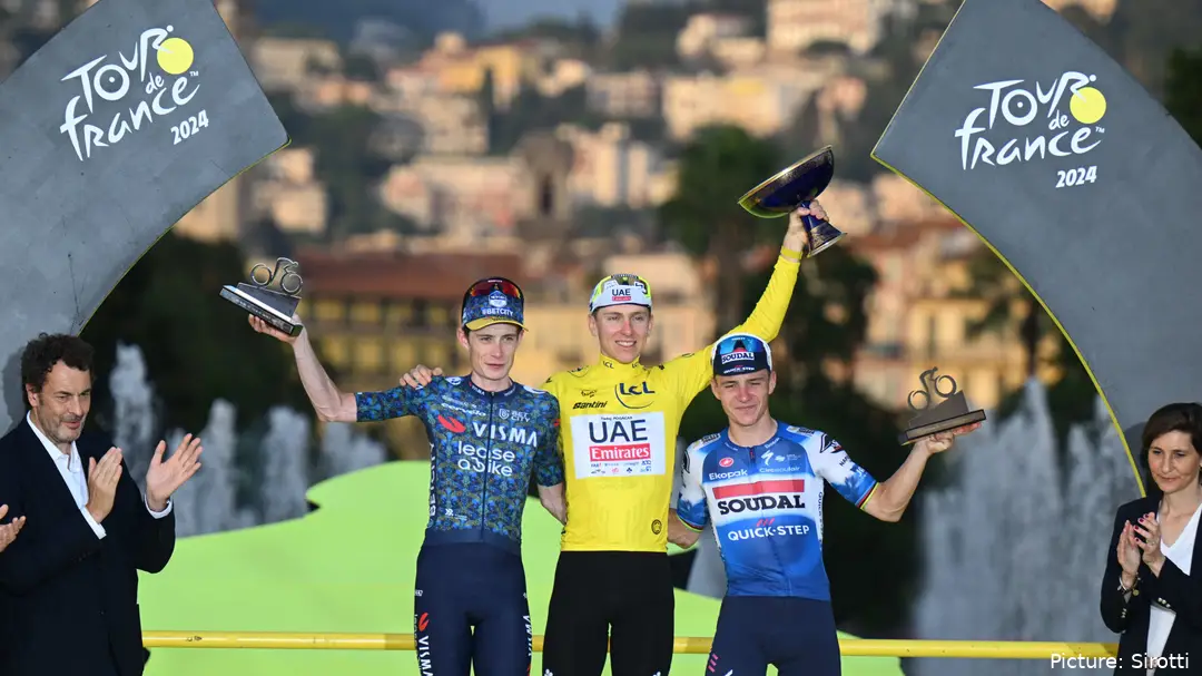 Tadej Pogacar, Jonas Vingegaard e Remco Evenepoel no pódio final da Volta a França 2024