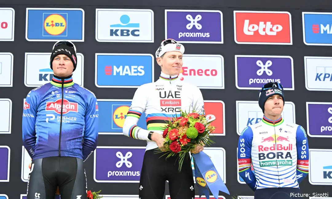 Mathieu van der Poel, Tadej Pogacar e Remco Evenepoel no pódio da Volta à Flandres de 2026