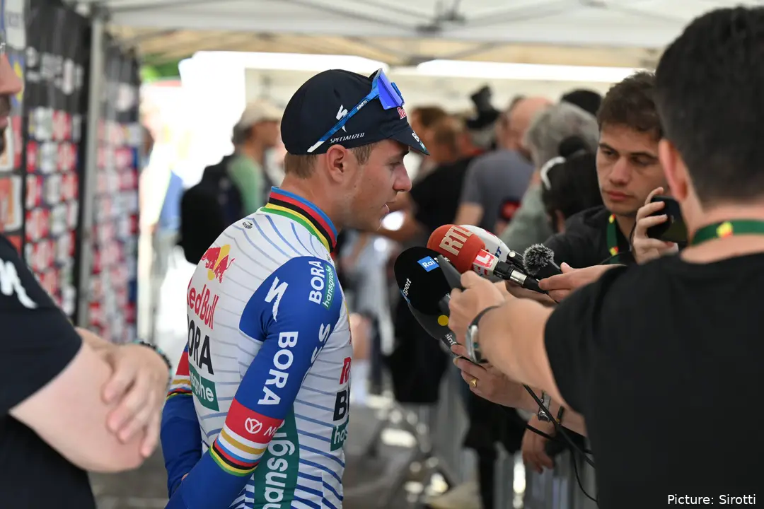 Remco Evenepoel na apresentação das equipas antes da Liège-Bastogne-Liège 2026