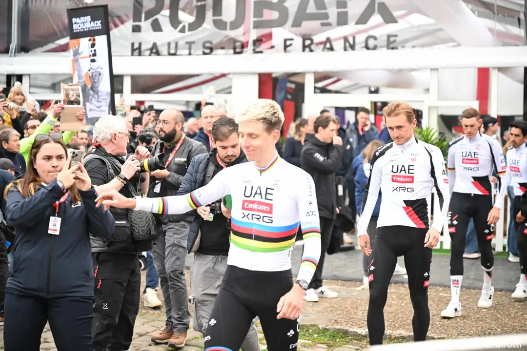 Tadej Pogacar antes da Paris-Roubaix 2026