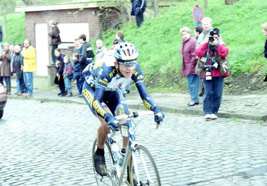 Christophe Bassons in action at the 1998 Tour of Flanders