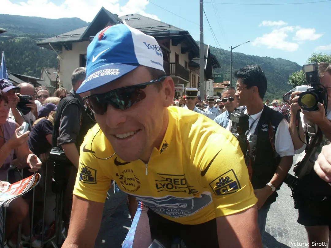 Lance Armstrong im Maillot Jaune der Tour de France für US Postal