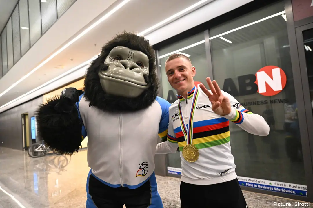 Evenepoel hat bereits einen Sieg im Regenbogentrikot in Kigali erzielt