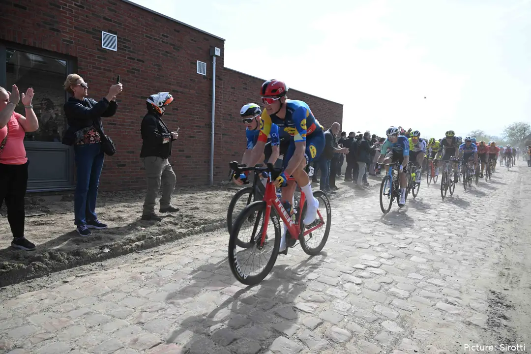Daan Hoole bei Paris-Roubaix 2024